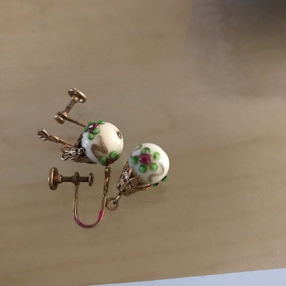 Vintage Wedding Cake filigreed earrings - Picture 2 of 3